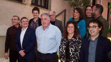 Asiron, un alcalde acompañado de condenados y partidarios de 'decapitar' al Rey