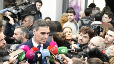 Sánchez equipara la cita con Junts con las de Aznar y ETA en Suiza y ve 'lawfare' en el "secuestro" del PP al CGPJ