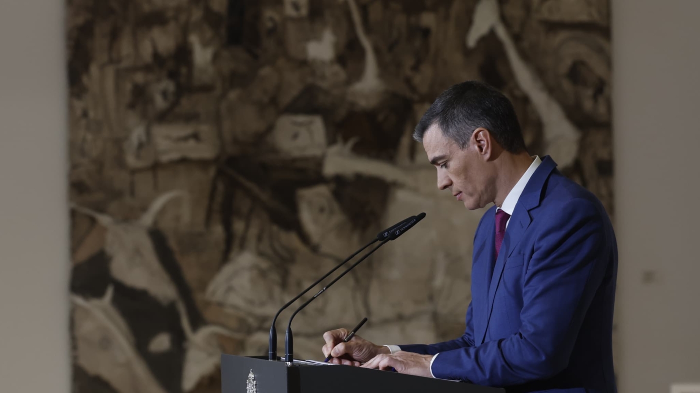 MADRID, 27/12/2023.- El presidente del gobierno, Pedro Sánchez, realiza declaraciones tras la reunión Consejo de Ministros este miércoles en el palacio de la Moncloa en Madrid. EFE/ Juan Carlos Hidalgo