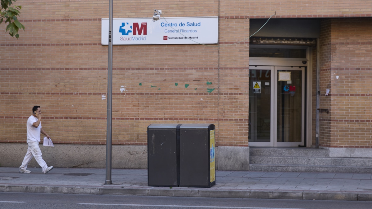 Fachada del Centro de Salud General Ricardos, a 13 de octubre de 2023, en Madrid (España).