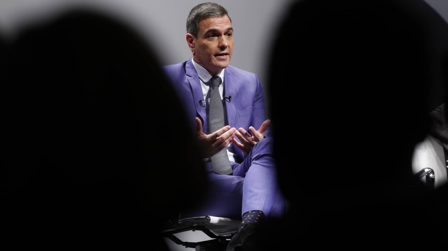 MADRID, 11/12/2023.- El presidente del Gobierno y secretario general del PSOE, Pedro Sánchez, durante la presentación de su segundo libro, 'Tierra firme', este martes en Madrid. EFE/ Juan Carlos Hidalgo