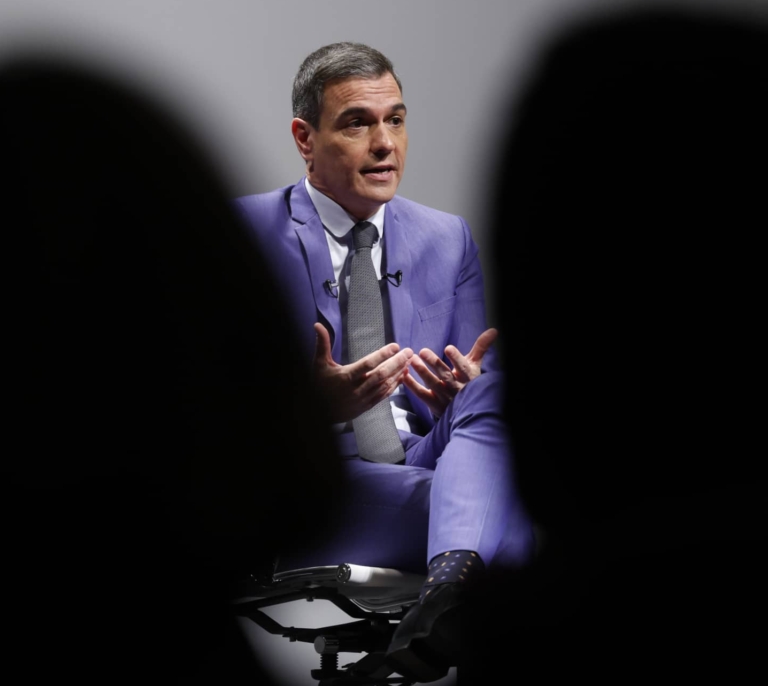 Sánchez se abre a hablar con Feijóo de más temas e insiste en la mesa con el PP: sitúa en ella a Montero, Bolaños y López