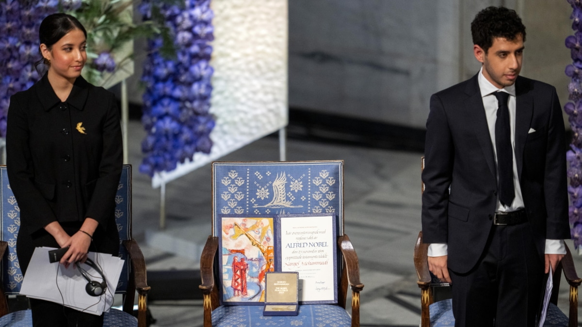 Mohammadi pide al recibir el Nobel de la Paz apoyo para acabar con el régimen de Irán