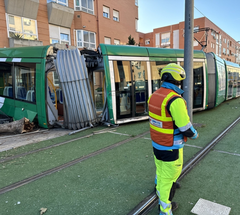 Una colisión entre el tranvía de Parla y una furgoneta deja 13 heridos leves