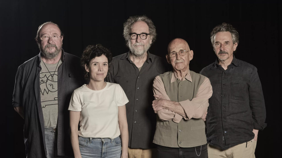 Pep Cruz, Mar Ulldemolins, Carles Alfaro, José Sanchís Sinisterra y Pere Ponce: reparto, autor y director de 'El lector por horas'. Foto: Nani Pujol / Teatro de la Abadía