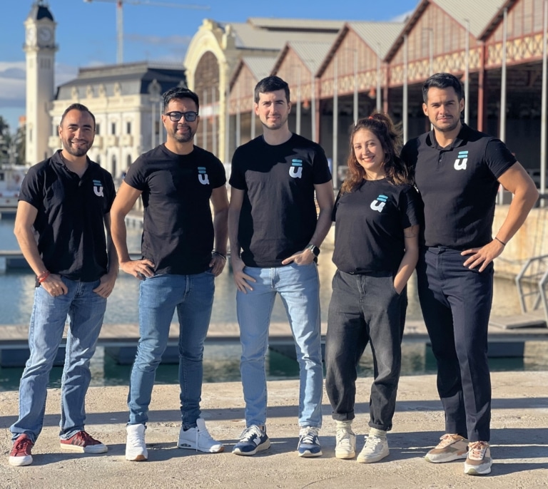 Íkualo acompaña a los inmigrantes en su primera cuenta bancaria en España para evitar su exclusión financiera