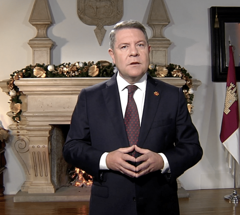 García-Page lamenta las "posiciones muy radicales" que buscan "arañar la Constitución"