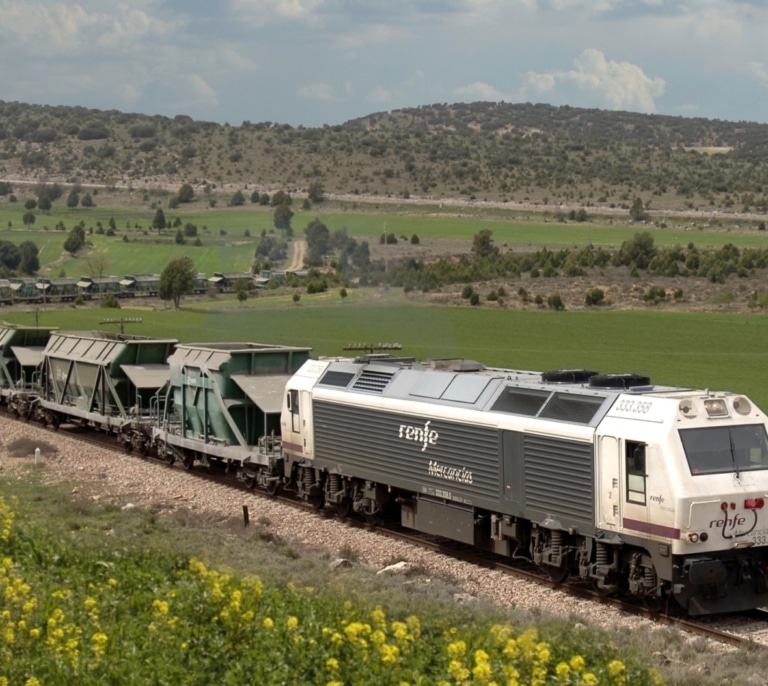 Renfe cae en mercancías mientras gana terreno Medway, la empresa de su potencial socio