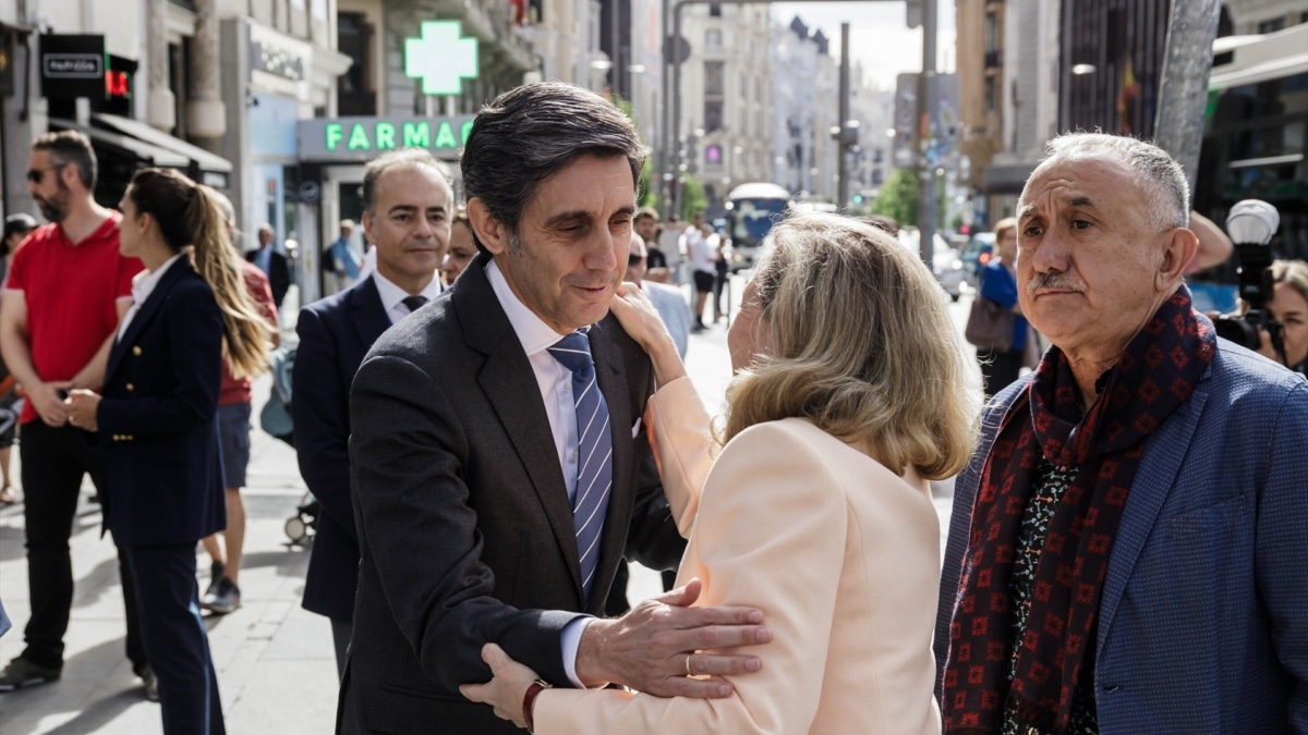 El presidente ejecutivo de Telefónica, José María Álvarez-Pallete; la vicepresidenta primera y ministra de Asuntos Económicos y Transformación Digital, Nadia Calviño; y el secretario general de UGT, Pepe Álvarez en una imagen de archivo.