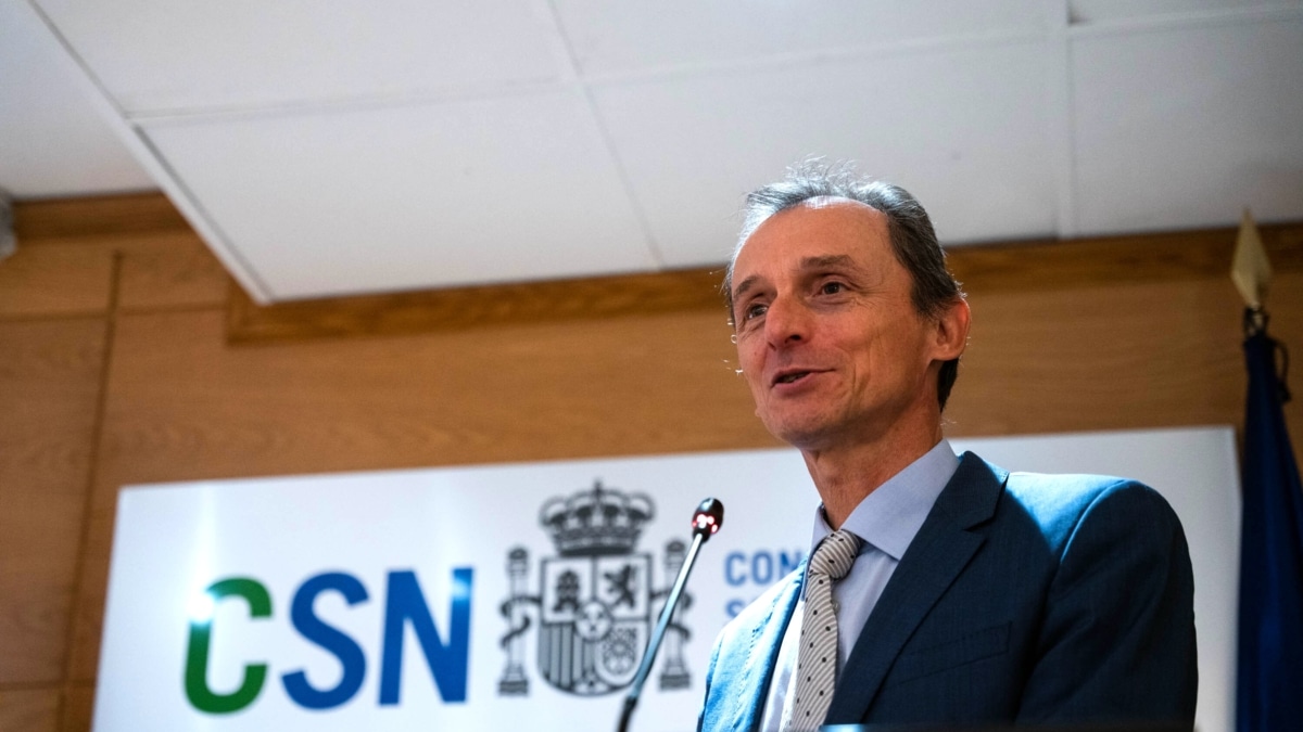 El exministro de Ciencia e Innovación y astronauta, Pedro Duque, imparte la conferencia 'El círculo virtuoso de la ciencia y la innovación' en el salón de actos del Consejo de Seguridad Nuclear