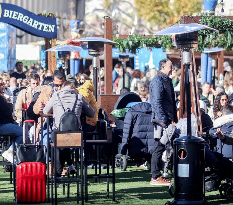 Desorden de churros y barracas en la nueva Plaza de España: “La navidad es un desastre”