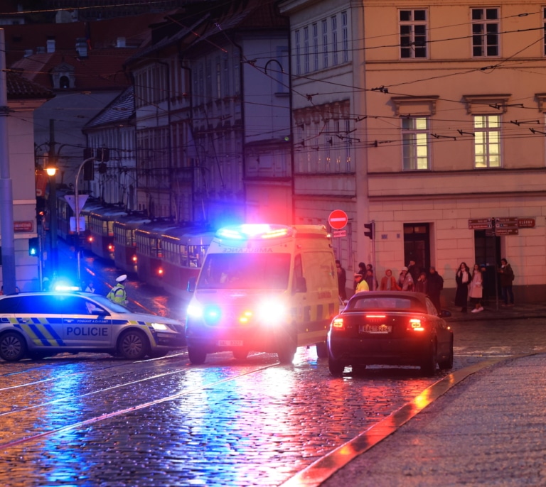 Pelea callejera en Zaragoza resulta en un muerto y un herido