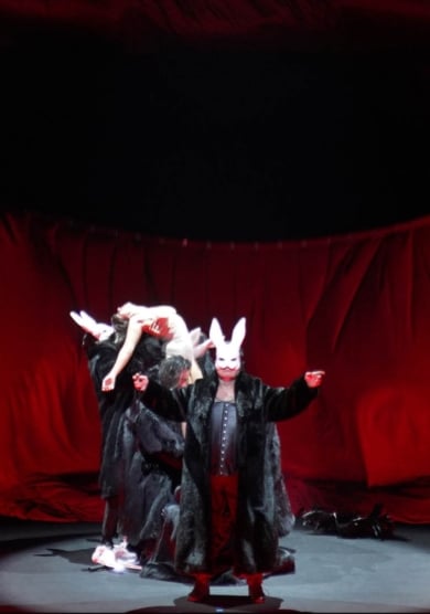 La Manada en el Teatro Real, Miguel del Arco recupera el perturbador ‘Rigoletto’ de Verdi 