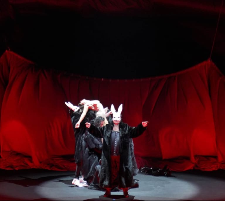 La Manada en el Teatro Real, Miguel del Arco recupera el perturbador ‘Rigoletto’ de Verdi