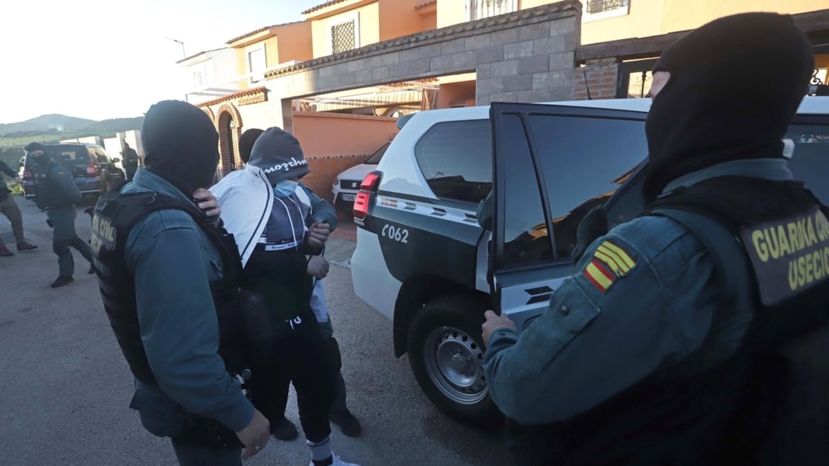 Agentes de la Guardia Civil en operación contra el narcotráfico (Efe).