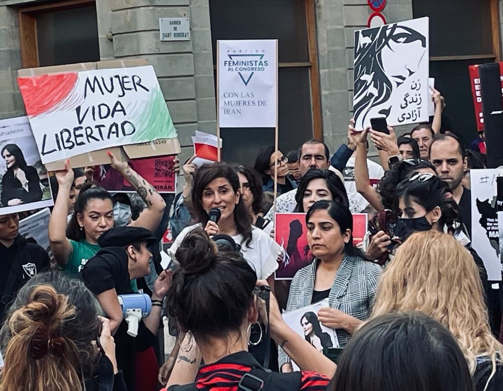 La activista Ryma Sheermohammadi en una manifestación en Madrid