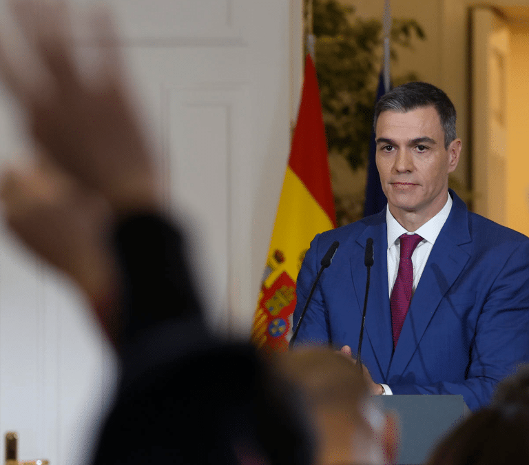PSOE: aguantar la mirada, descubrir la jugada