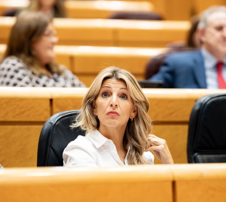 Yolanda Díaz abre una nueva guerra con Calviño y rechaza revisar el impuesto a la banca