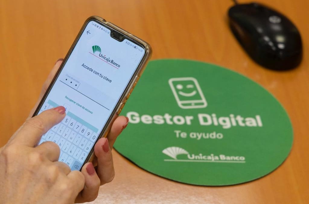 Unicaja Banco implanta un servicio de gestores para ayudar a los clientes en el uso de los canales digitales