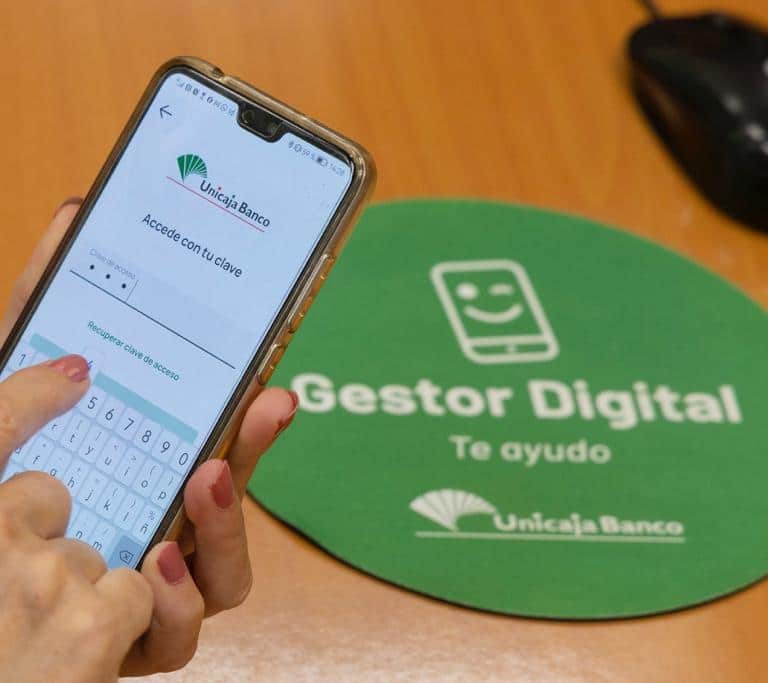 Unicaja Banco implanta un servicio de gestores para ayudar a los clientes en el uso de los canales digitales