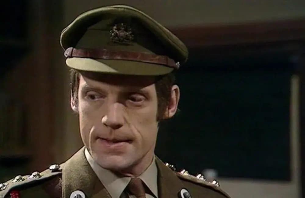 Richard Franklin interpreta el papel de Mike Yates en la serie 'Doctor Who'