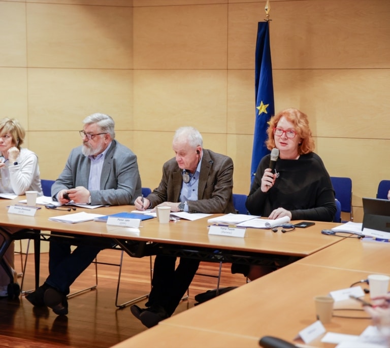 La Generalitat arremete contra el examen del Parlamento Europeo a la inmersión