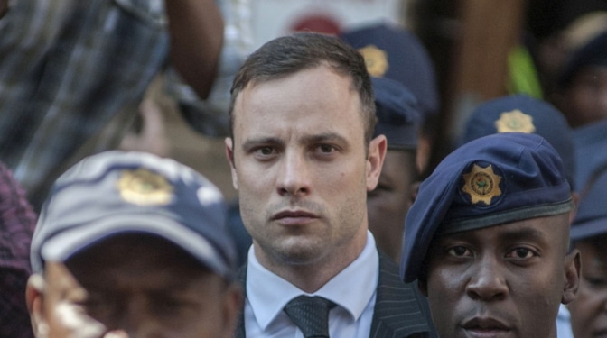 El excampeón paralímpico Oscar Pistorius sale de la cárcel casi once años después de matar a su novia