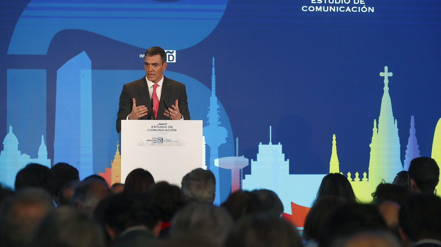 MADRID, 11/01/2024.- El presidente del Gobierno, Pedro Sánchez, interviene en la clausura el foro de inversión "Spain Investors Day", este jueves en un céntrico hotel de Madrid. EFE/ J.P.Gandul