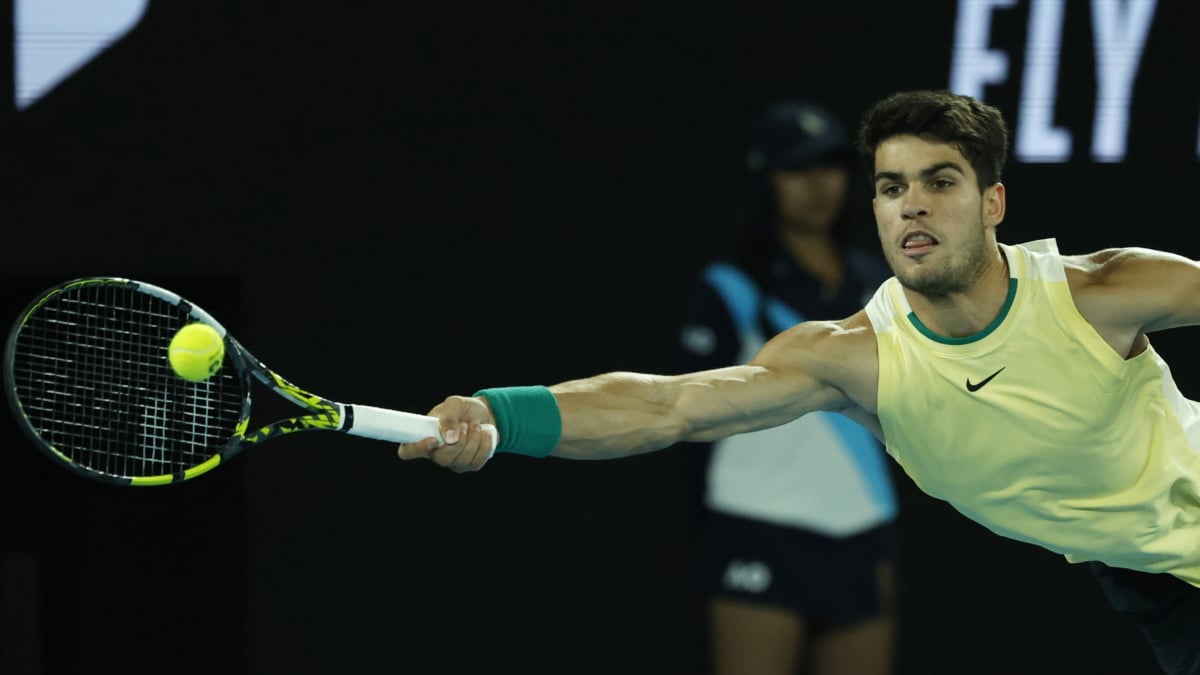 Carlos Alcaraz en el partido de cuartos de final del Abierto de Australia con Zverev