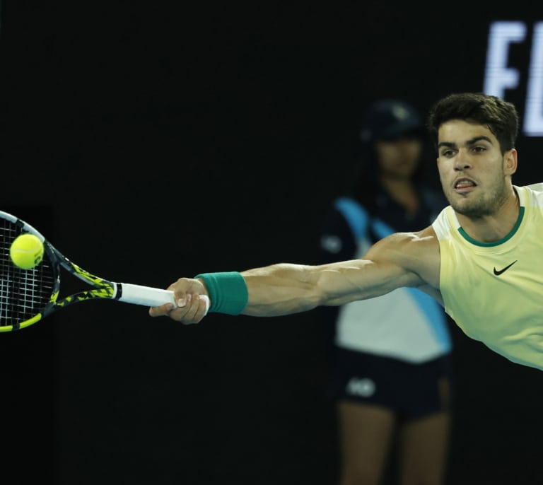 Zverev arruina el sueño de Alcaraz en Australia tras una batalla épica