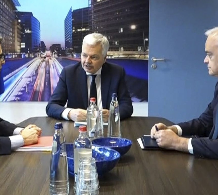 En qué idioma están negociando Bolaños y González Pons la renovación del Poder Judicial