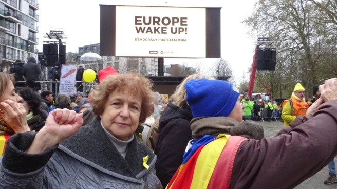 La eurodiputada letona y espía rusa Tatjana Zdanoka en una manifestación a favor del procés independentista.