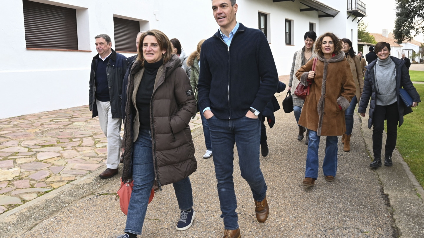 LOS YÉBENES (TOLEDO), 13/01/2024.- El presidente Pedro Sánchez (c) se reúne este sábado con todos los miembros del Gobierno en Quintos de Mora, en el término municipal de Los Yébenes (Toledo). EFE/ Pool Moncloa/borja Puig De La Bellacasa SOLO USO EDITORIAL/SOLO DISPONIBLE PARA ILUSTRAR LA NOTICIA QUE ACOMPAÑA (CRÉDITO OBLIGATORIO)