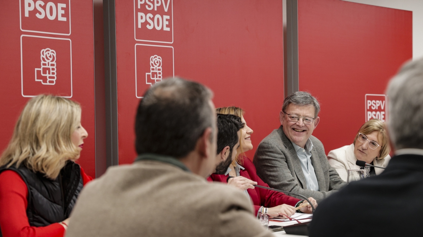 GRAFCVA7853. VALENCIA, 22/01/2024.- La ejecutiva del PSPV-PSOE se reúne, después de dos aplazamientos, para activar el proceso de celebración del congreso extraordinario en el que se elegirá a la persona que sustituirá Ximo Puig (centro), al frente de la segunda federación socialista de España. EFE/Manuel Bruque