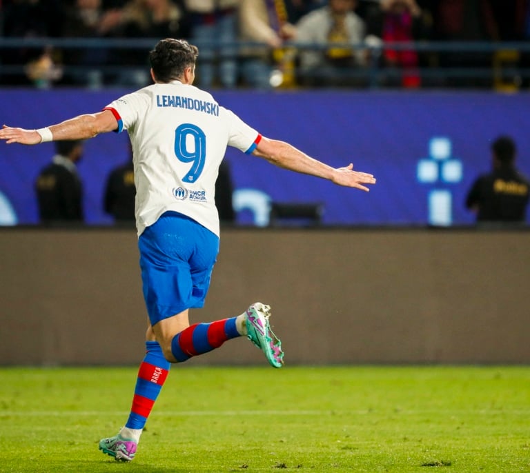 El Barcelona supera con lo justo a Osasuna para citarse con el Madrid en la final