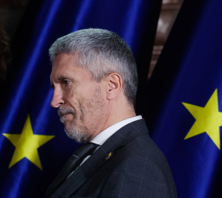 Marlaska desafía a la Justicia y vuelve a dar medallas pensionadas a comisarios jubilados