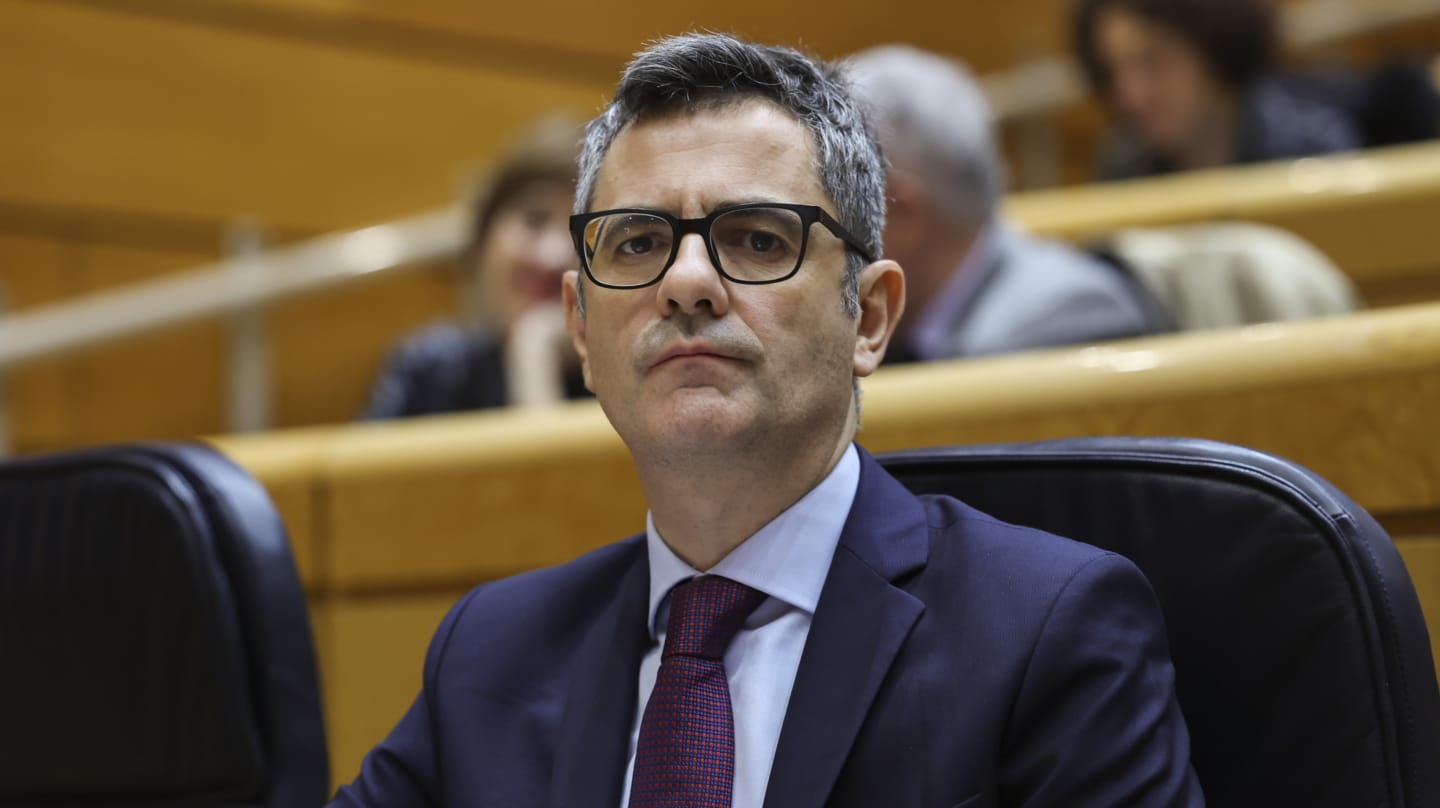 MADRID, 16/01/2024.- El ministro de Presidencia, Félix Bolaños en el pleno del Congreso que debate la toma en consideración de la iniciativa impulsada por el PP y el PSOE para reformar el artículo 49 de la Constitución y eliminar el término "disminuidos", este martes. Un pleno que se celebra físicamente en la sede del Senado, donde se han trasladado los diputados debido a las obras en el Congreso.EFE/ Kiko Huesca