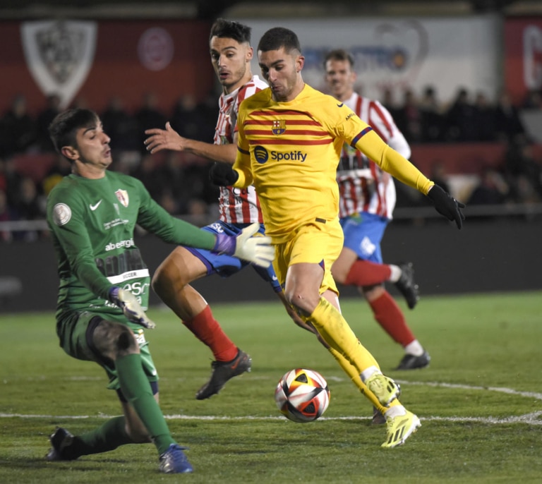 El Barça también sufre en la Copa para imponerse al Barbastro de Segunda RFEF