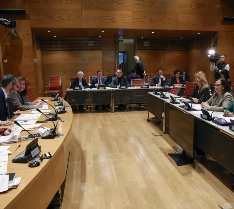 Junts vota a favor de las enmiendas del PSOE y ERC a la ley de amnistía en el primer paso de la Comisión de Justicia