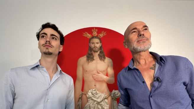 El pintor sevillano Salustiano García (d), con su hijo Horacio (i) como modelo, se ha hecho viral en redes sociales.