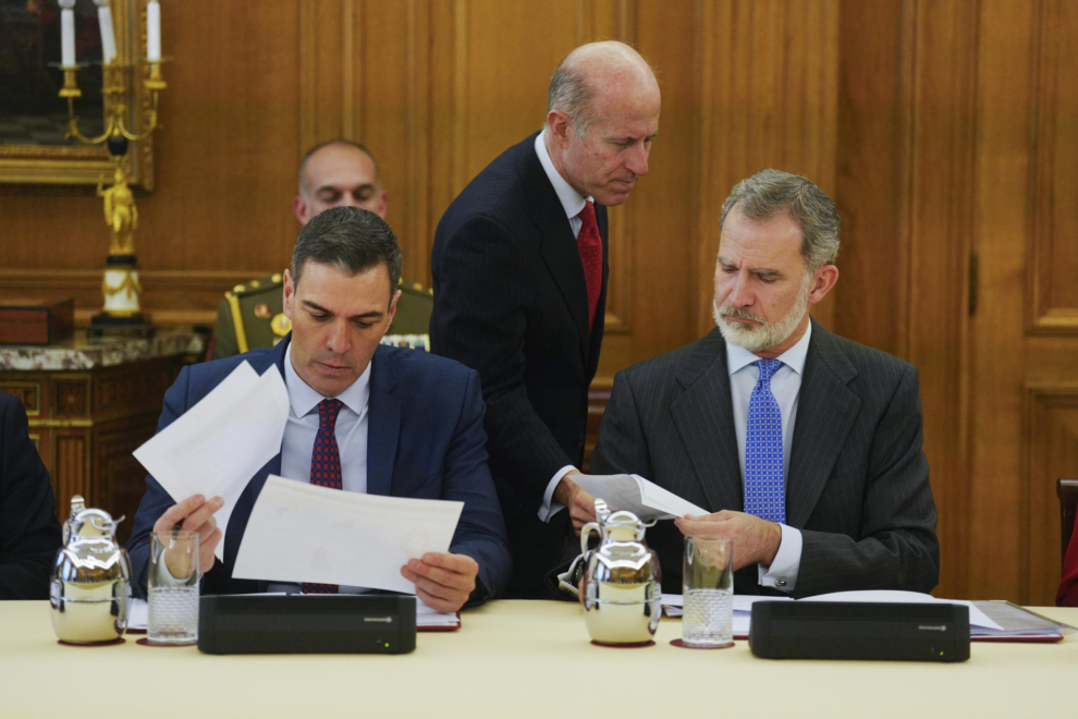 El rey Felipe VI, junto al presidente del Gobierno, Pedro Sánchez, preside la 34ª sesión ordinaria del Patronato de la Fundación Carolina.