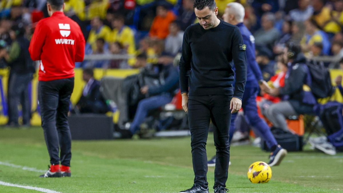 El entrenador del Barcelona, Xavi Hernández, durante el partido de LaLiga con Las Palmas en el estadio de Gran Canaria.
