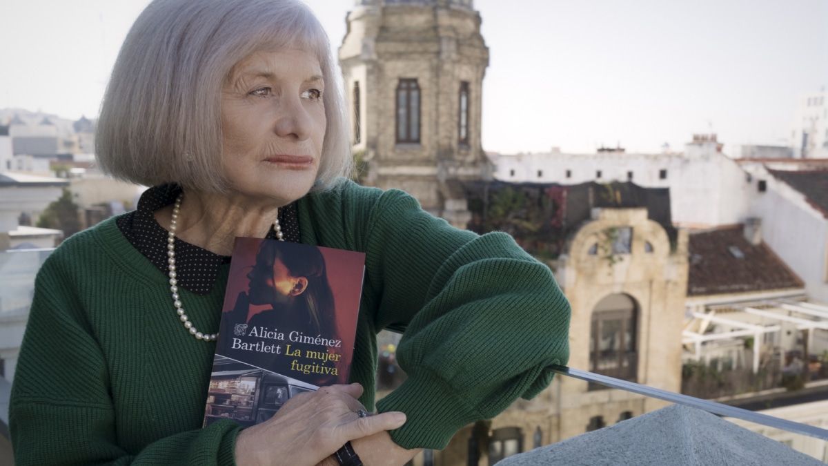 Alicia Giménez Bartlett: "Nunca releo mis libros porque me parece que todo es horrible"