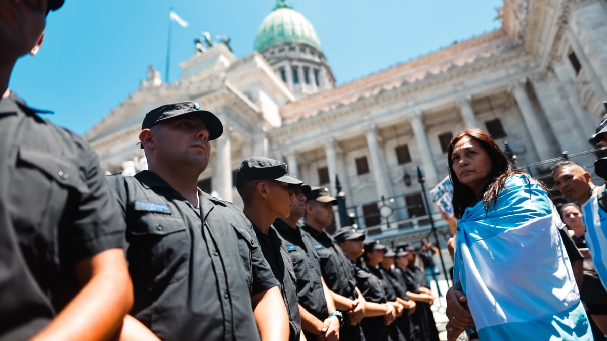 Manifestación en Buenos Aires contra la política económica de Milei.