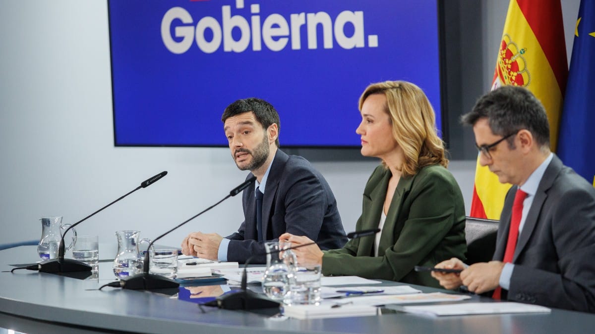 El ministerio de economía del gobierno de España anunciando la Tarjeta Monedero para familias vulnerables