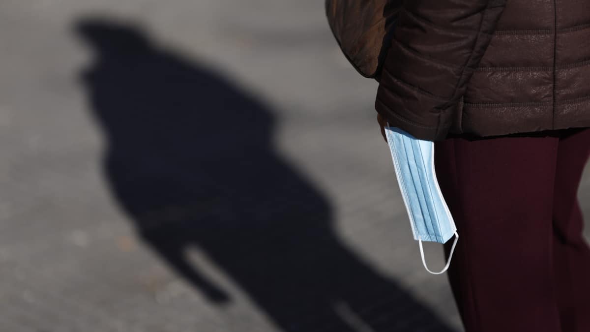 Sanidad y comunidades autónomas aplazan 48 horas la decisión sobre la mascarilla tras rechazar su uso