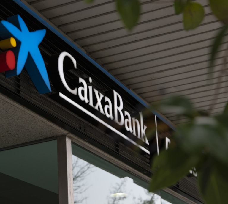 CaixaBank se une a las rebajas en las hipotecas: reduce el interés de la fija en todos sus plazos
