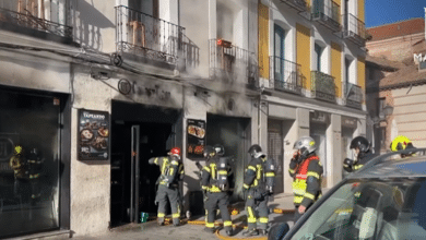 Incendio en La Latina de Madrid: el fuego afecta a un restaurante y una vivienda