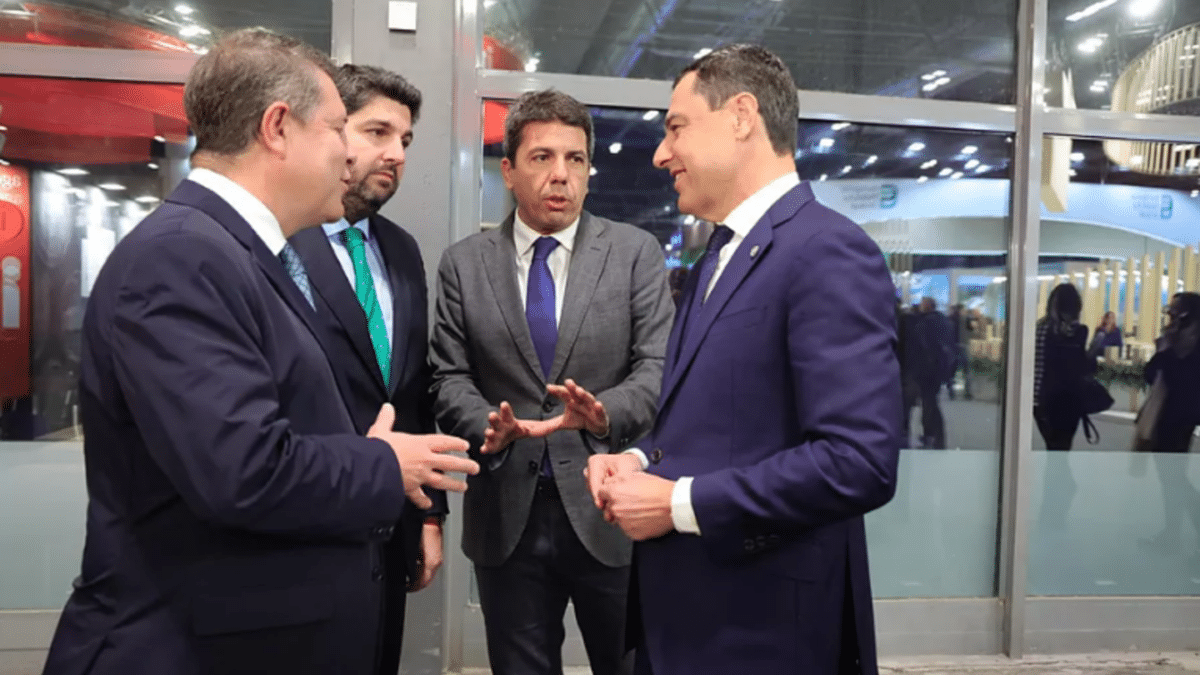 Emiliano García-Page, Fernando López Miras, Carlos Mazón y Juanma Moreno, este miércoles, en Fitur en Madrid.