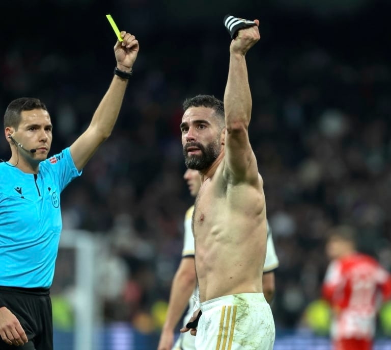 El Real Madrid remonta ante el Almería con un gol de Carvajal en el minuto 100 tras un polémico partido